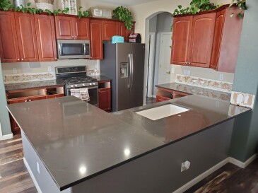 2101585 Quartz Cambria Charlestown