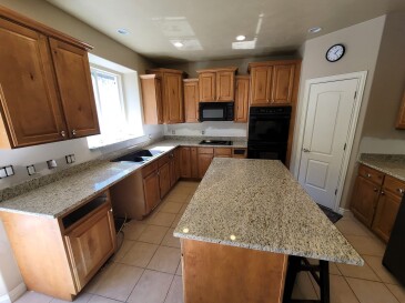 2108343 Granite Giallo Ornamental
