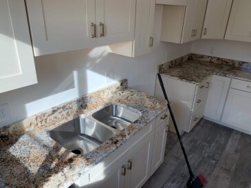 2004922 Granite Delicatus Gold