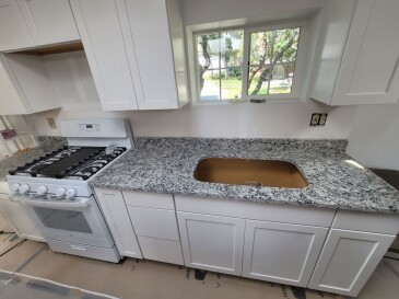 2101282 Granite Ashen White