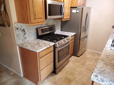 2104613 Granite Adonis White