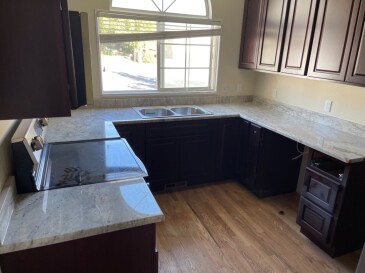 2105967 Granite Thunder White