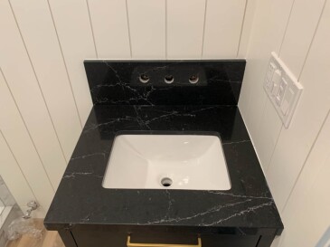 2100873 Quartz Viatera Capricorn