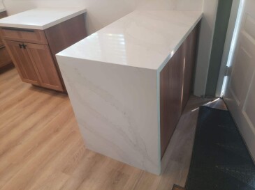 2004870 Quartz Silestone Calacatta Gold Waterfall