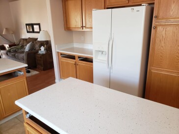 2100474 Quartz One Quartz Chipped Ice