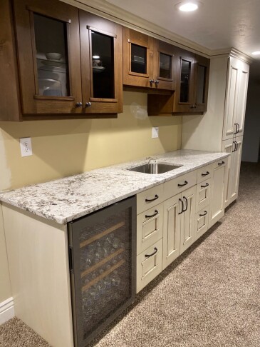 2101041 Granite Adonis White