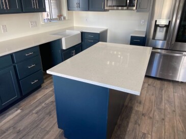 2006377 Quartz One Quartz Chipped Ice