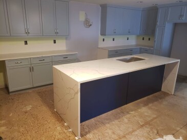 2109089 Quartz MSI Calacatta Laza