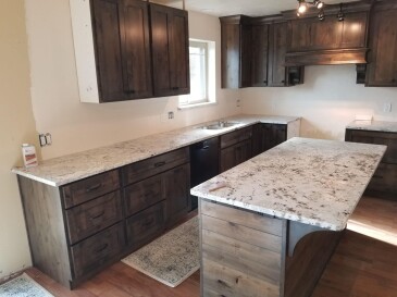 2006585 Granite Adonis White