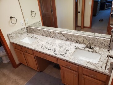 2105662 Granite Adonis White