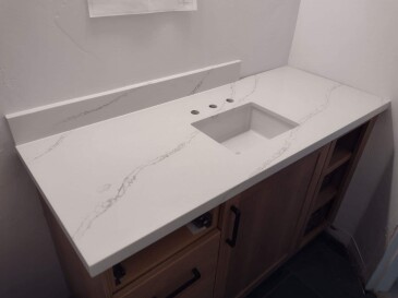 2106168 Quartz One Quartz Liberty Gold