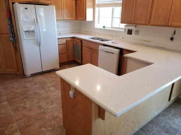 2009783 Quartz One Quartz Chipped Ice