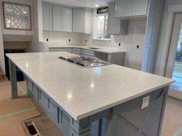 2006758 Quartz One Quartz Chipped Ice