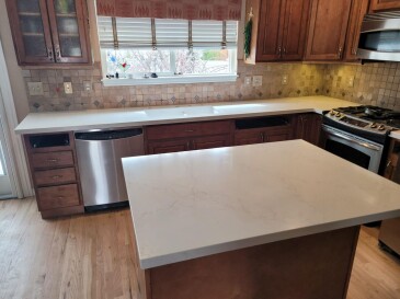 2102769 Quartz One Quartz Liberty Gold