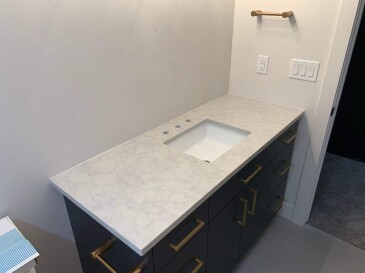 2006584 Quartz Diamond Chip One Quartz