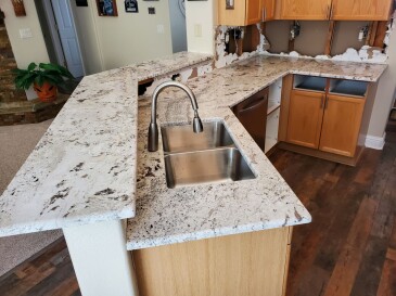 2010202 Granite Adonis White