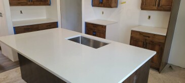 2108818 Quartz MSI Calico White