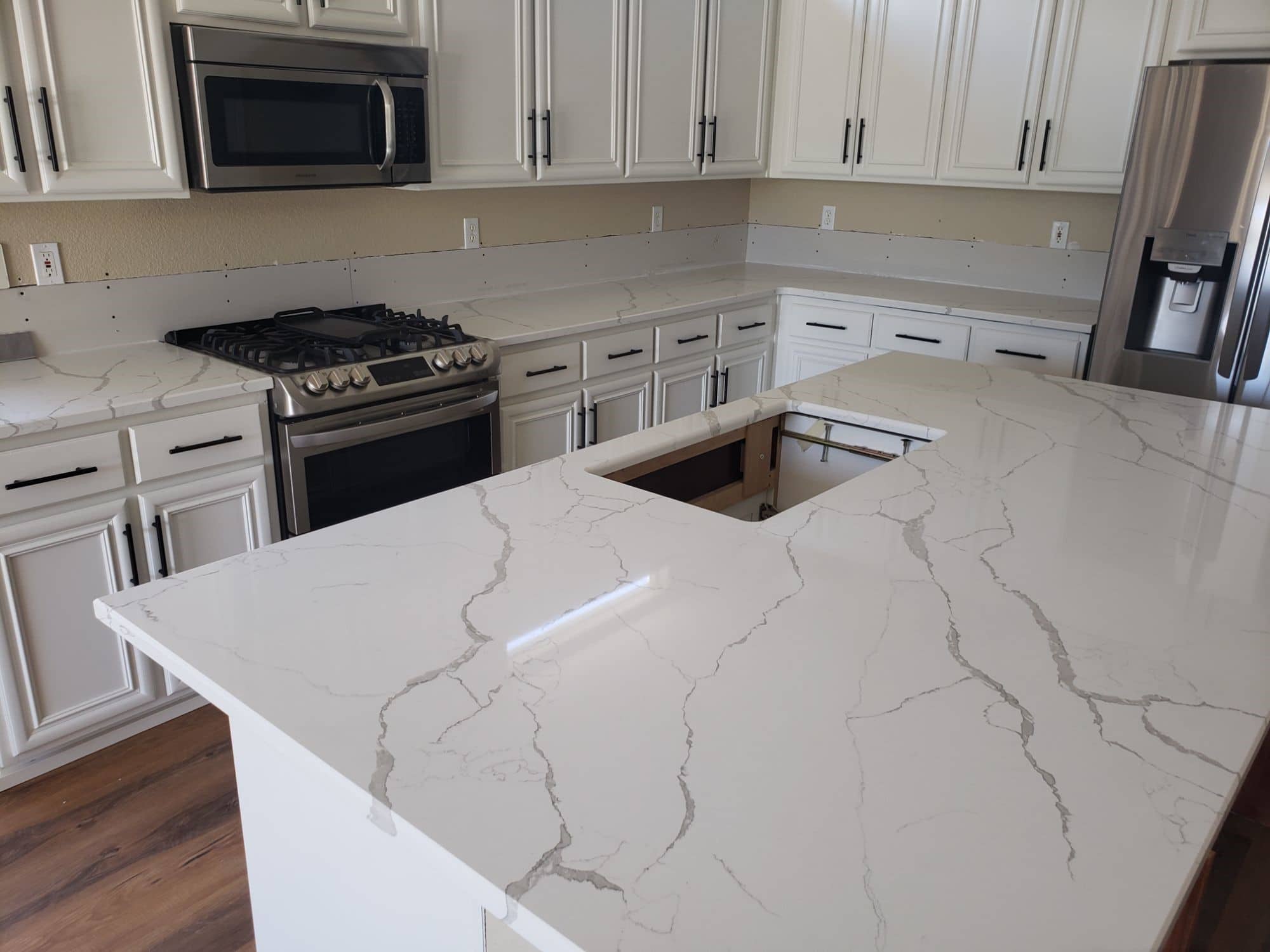 2104020 Quartz MSI Calacatta Laza