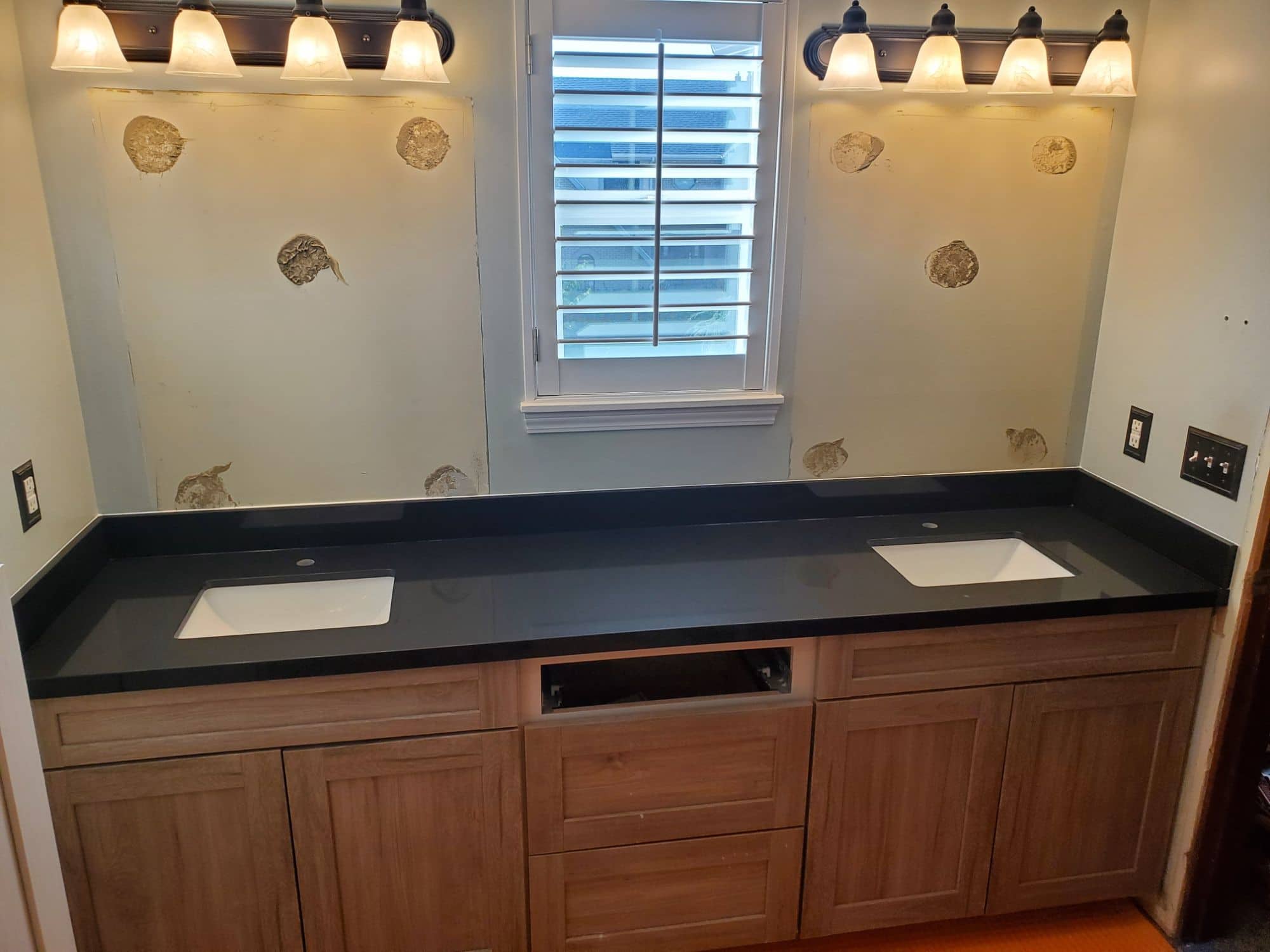 2104858 Quartz Caesarstone Jet Black