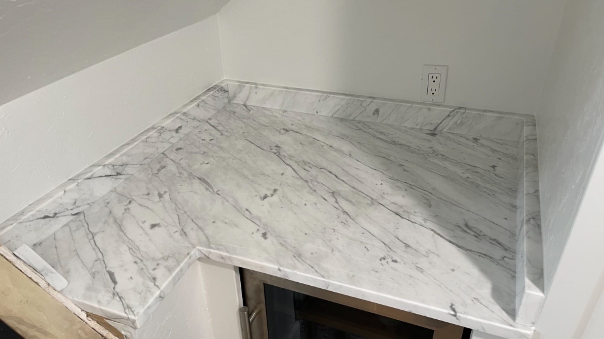 2106042 Marble Carrara White